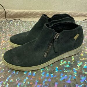 Women’s Size US 8 EU 39 ECCO Soft Black Suede Leather Zip Side Casual Sneakers